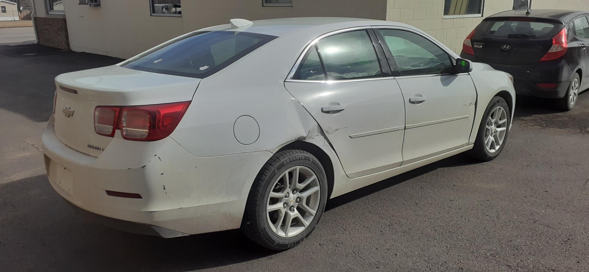 2016 Chevrolet Malibu Limited 1LT (1G11C5SA7GF) with an 2.5L L4 DOHC 16V engine, 6A transmission, located at 2015 Cambell Street, Rapid City, SD, 57701, (605) 342-8326, 44.066433, -103.191772 - CARFAX AVAILABLE - Photo#3